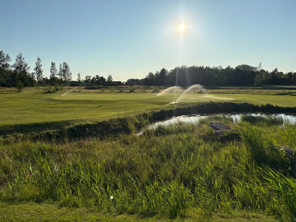Golfbanan bevattnas